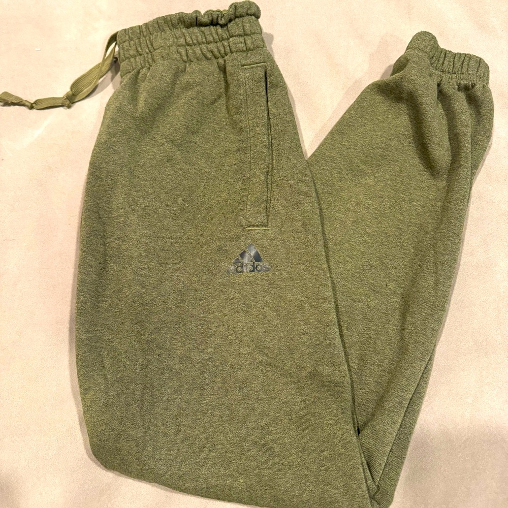 Adidas green joggers men’s medium. Barely worn. Great condition.Nonsmoking home.